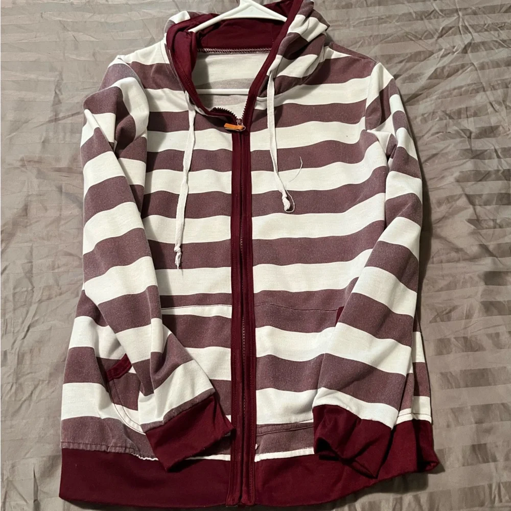Medium zip up - Picture 1 of 2